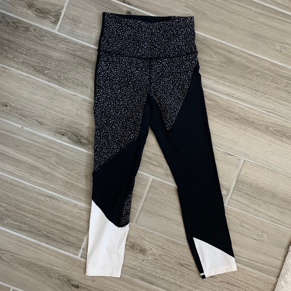 Lululemon black and white leggings
